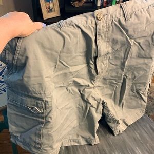 Men’s olive green cargo dress shorts